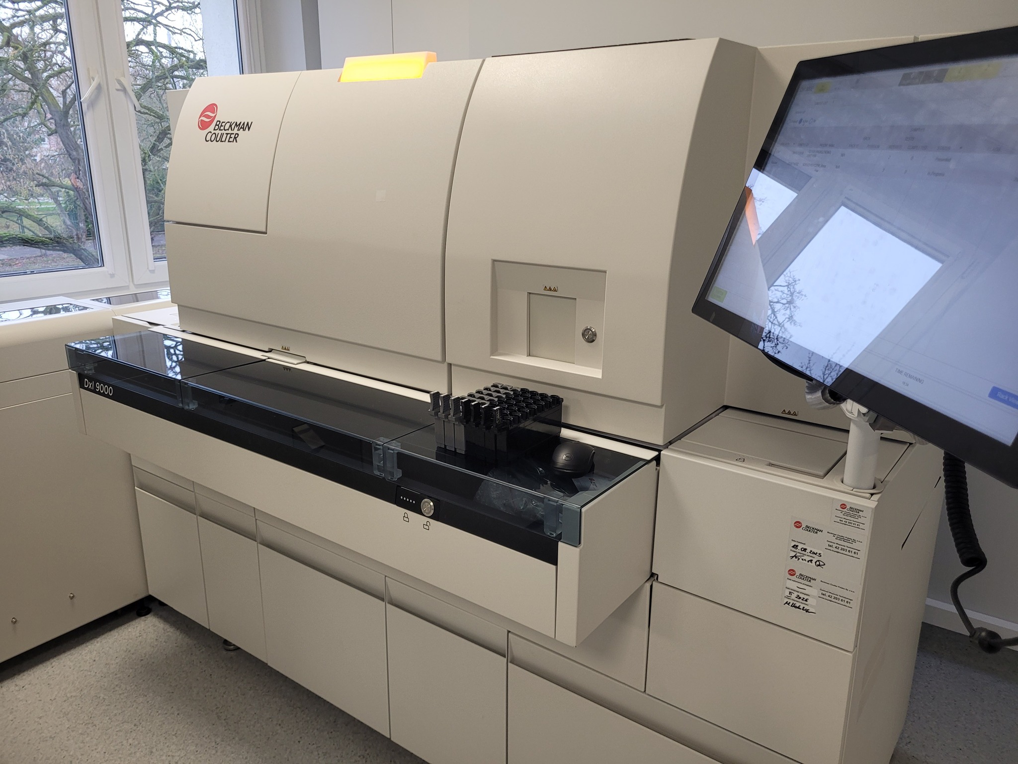 LABORATORIUM Z NOWOCZESNYM SPRZĘTEM